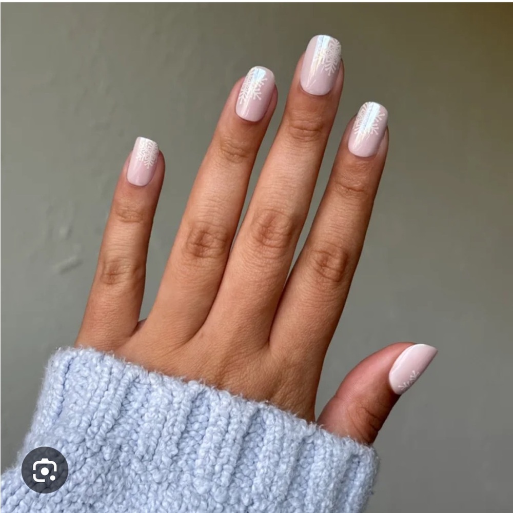 Olive and June - frosted snowflake Press on nails